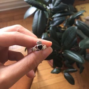 925 sterling silver Claddagh ring w onyx heart